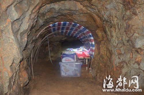 关押人质的山洞